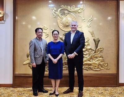 With Nguyen Tuan Hai, Director General, International Relations Department, and Tran Thi Lan Anh, Secretary General of VCCI