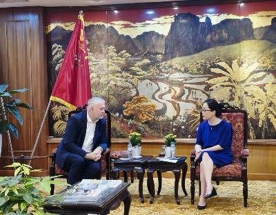 Discussions with Tran Thi Lan Anh, Secretary General of VCCI, Hanoi